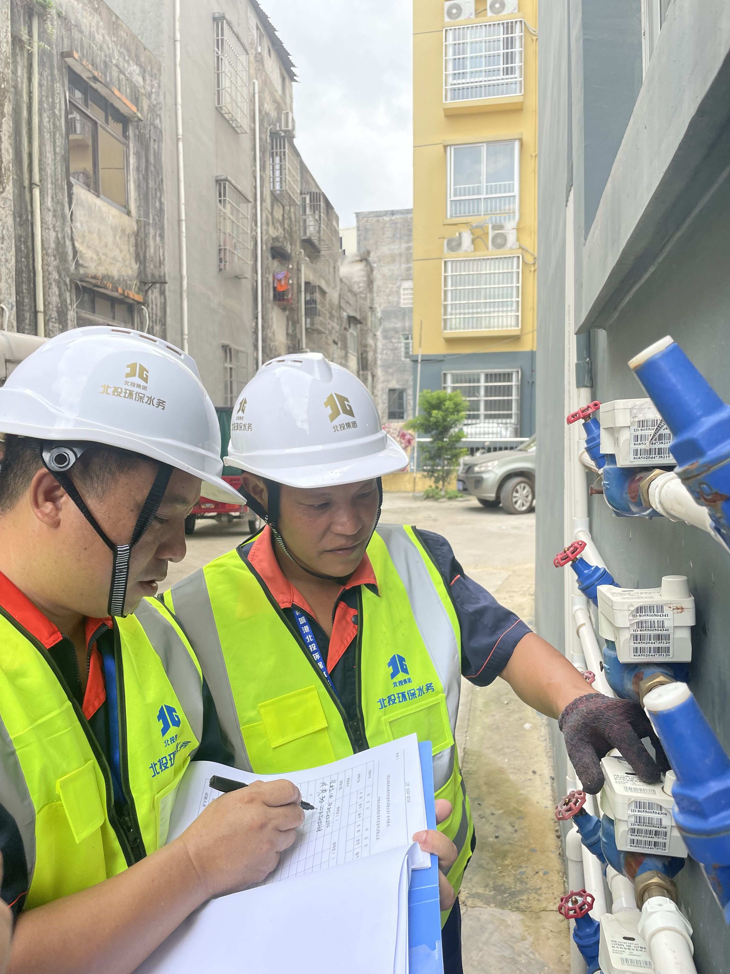 安裝班技術員日常工作狀態(tài)_副本